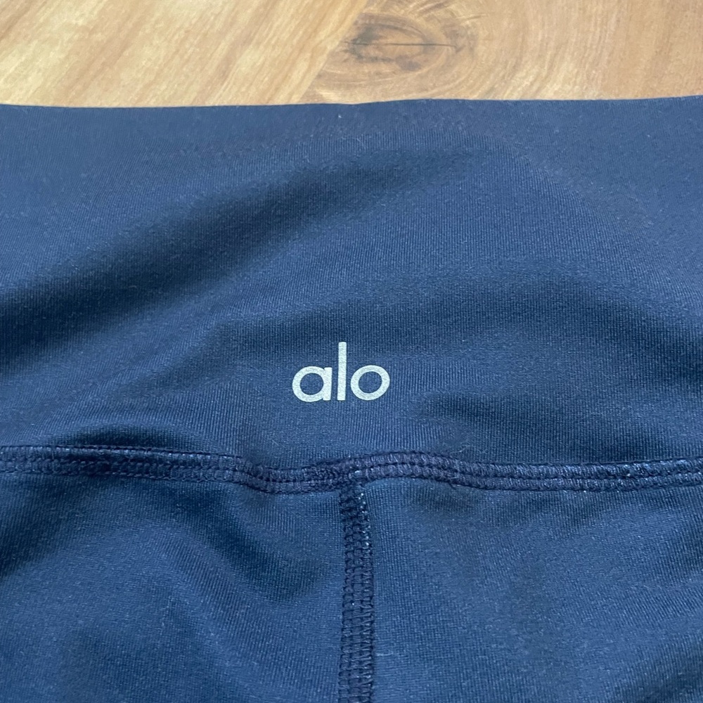 Alo Yoga High Waist Airbrush Leggings in the Dark Crystal Sky pattern Sz M - Picture 4 of 7